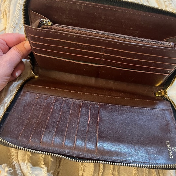 Authentic  large Chanel zip around wallet with cavier leather . - Picture 3 of 8